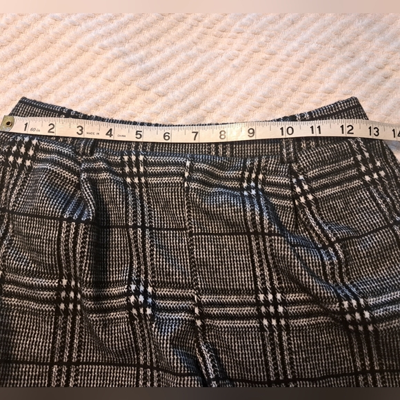 Fashion Nova Shorts - Picture 7 of 8